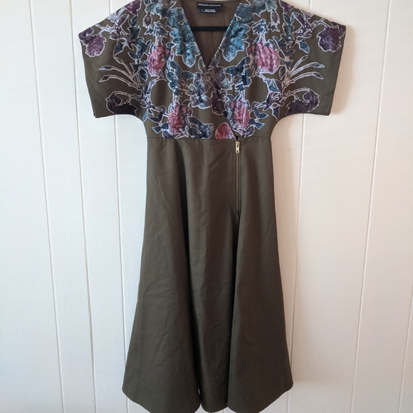 Hemant + Nandita Green Velvet Floral Midi Dress 2 - Picture 4 of 11